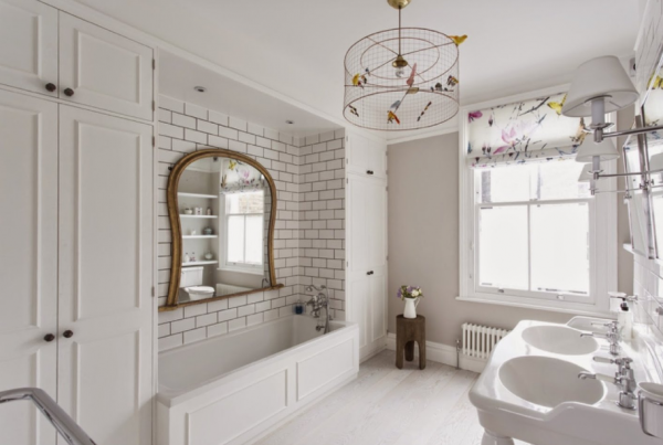 Kamar tidur utama dengan kamar mandi en-suite